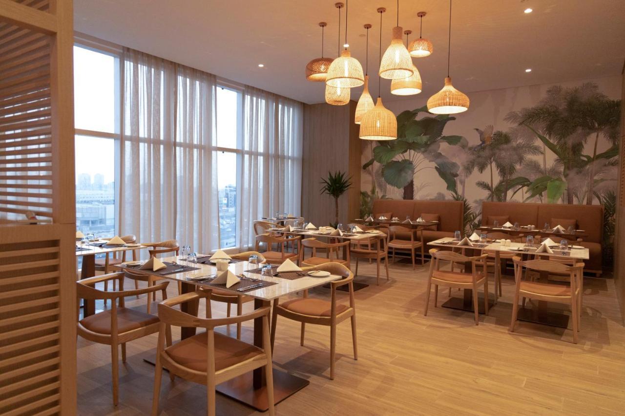 Novotel Jumeirah Village Triangle Dubai Dış mekan fotoğraf